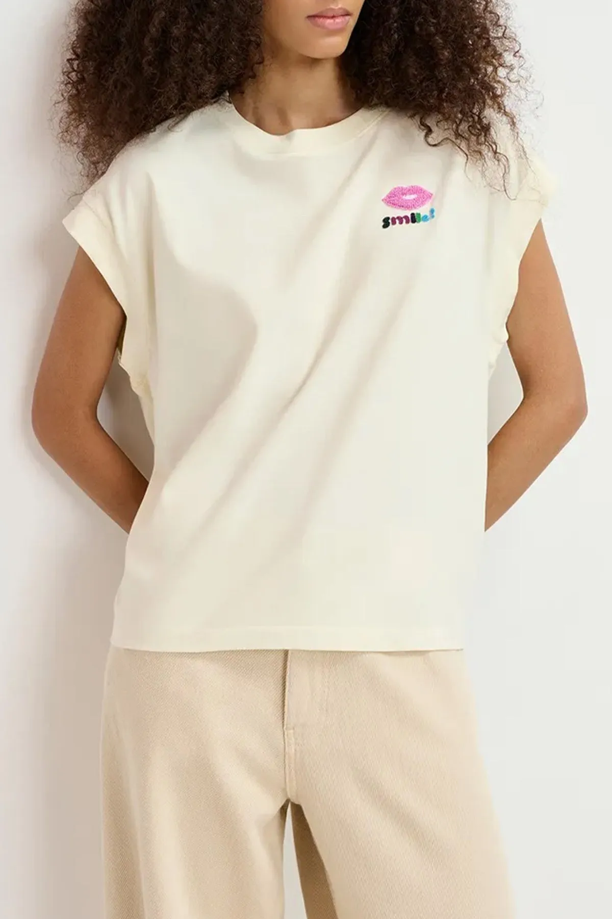 Glaieul Embroidery Cotton T-Shirt in Ecru
