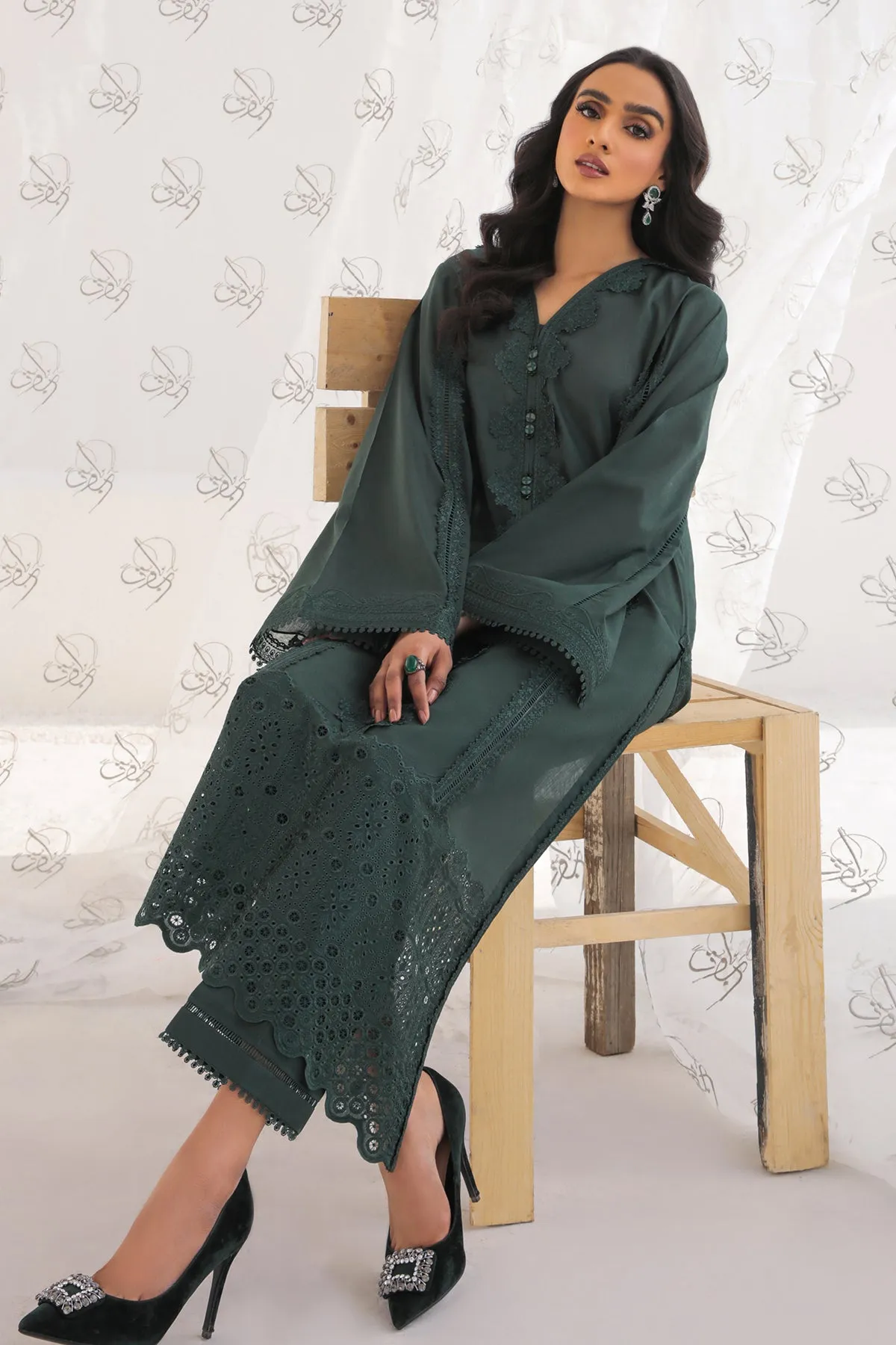 Pakistani Kameez In Capri Style With Dupatta Party Wear